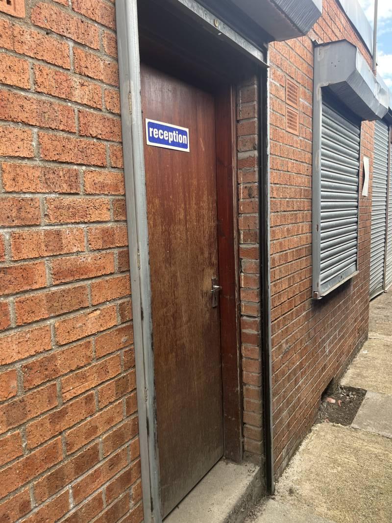BOOK INTO RECEPTION TO RENT CONTAINER! Main Photo